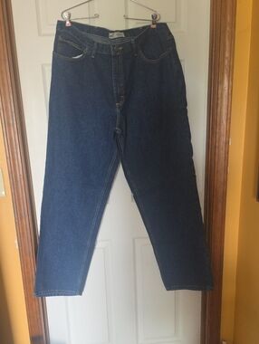 Lee Men's Relaxed Straight-Leg Jeans in Dark Blue Denim
